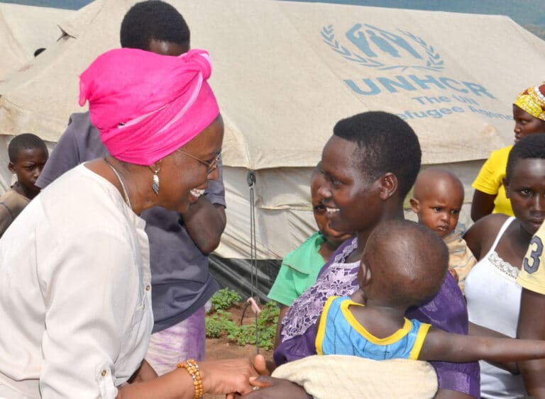 The founder of Maison Shalom meets with refugees