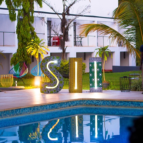 Herufi kubwa za block hutamka SII